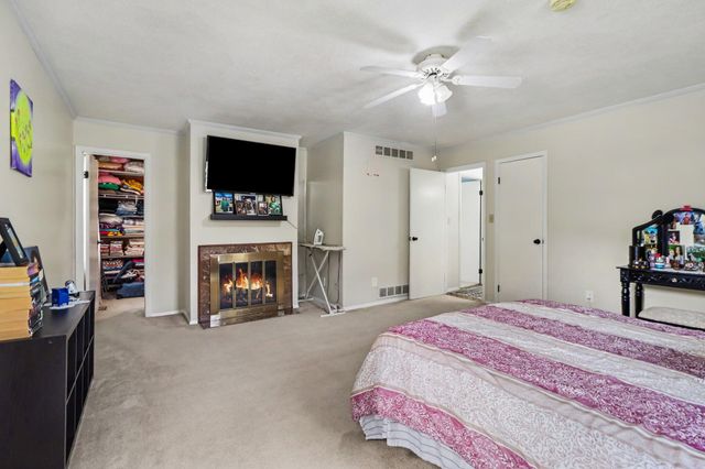 3707 Oak Grove Drive, Valparaiso, IN 46383