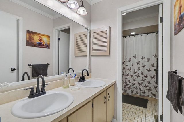 3707 Oak Grove Drive, Valparaiso, IN 46383
