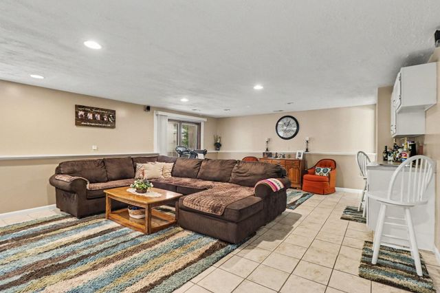 3707 Oak Grove Drive, Valparaiso, IN 46383