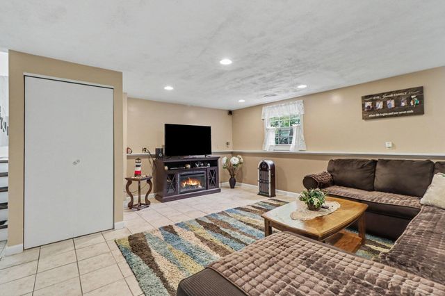 3707 Oak Grove Drive, Valparaiso, IN 46383