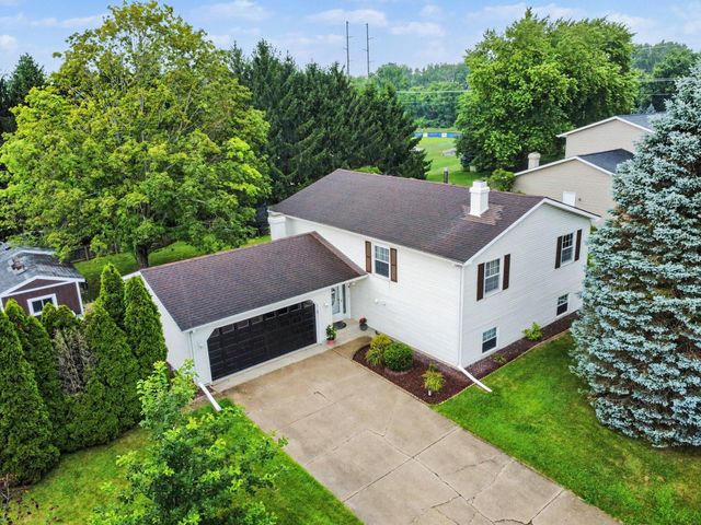 3707 Oak Grove Drive, Valparaiso, IN 46383