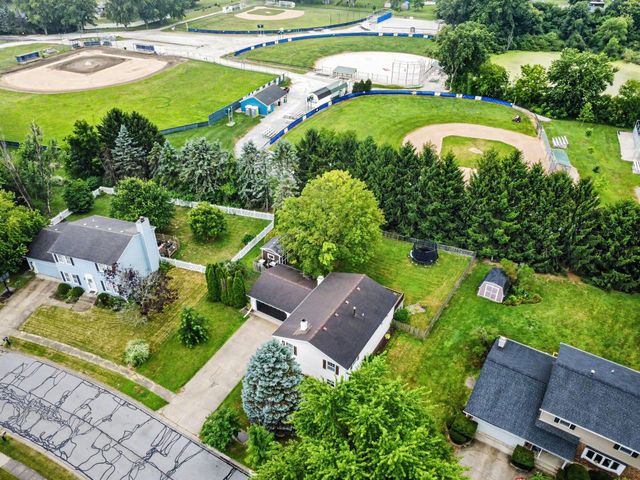 3707 Oak Grove Drive, Valparaiso, IN 46383