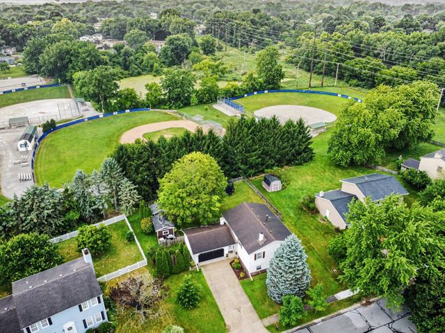 3707 Oak Grove Drive, Valparaiso, IN 46383