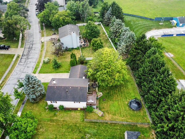 3707 Oak Grove Drive, Valparaiso, IN 46383