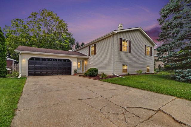 3707 Oak Grove Drive, Valparaiso, IN 46383