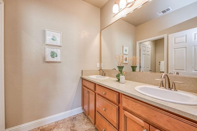 7280 E Berkeley Avenue, Fresno, CA 93737