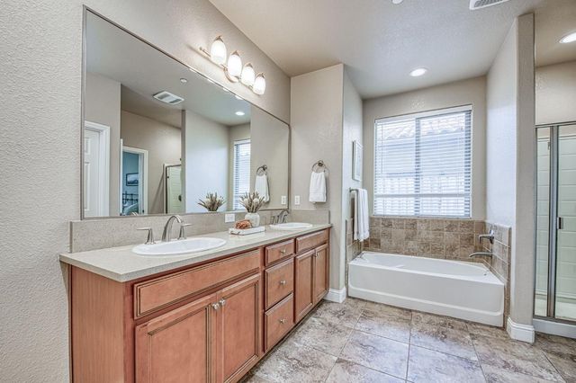 7280 E Berkeley Avenue, Fresno, CA 93737