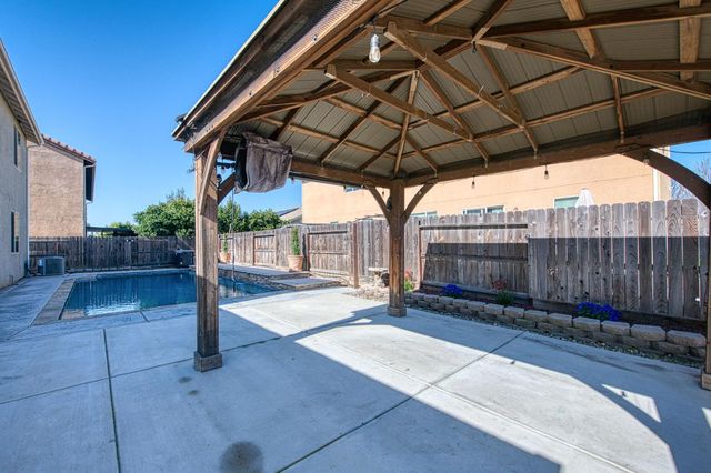 7280 E Berkeley Avenue, Fresno, CA 93737