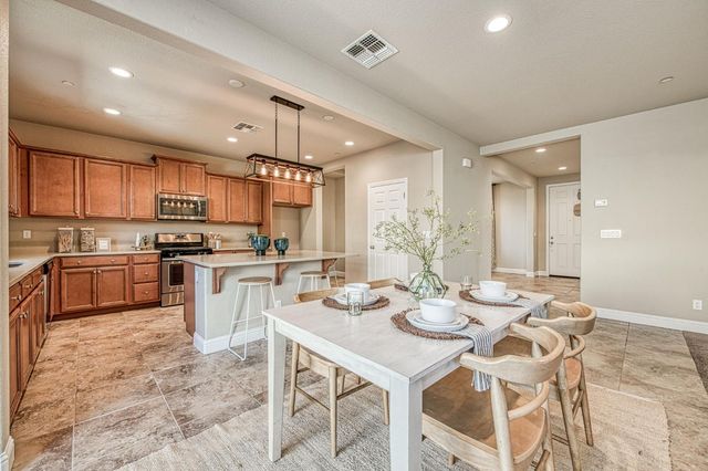 7280 E Berkeley Avenue, Fresno, CA 93737