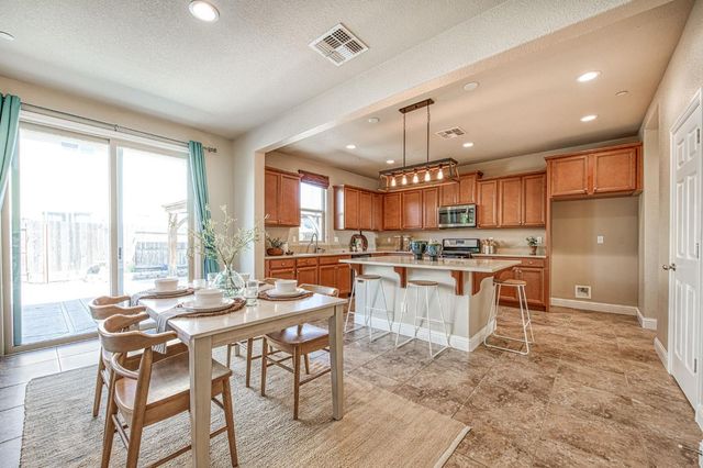 7280 E Berkeley Avenue, Fresno, CA 93737