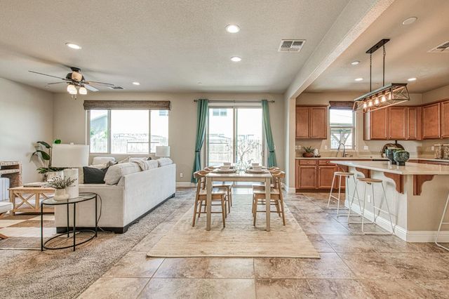 7280 E Berkeley Avenue, Fresno, CA 93737