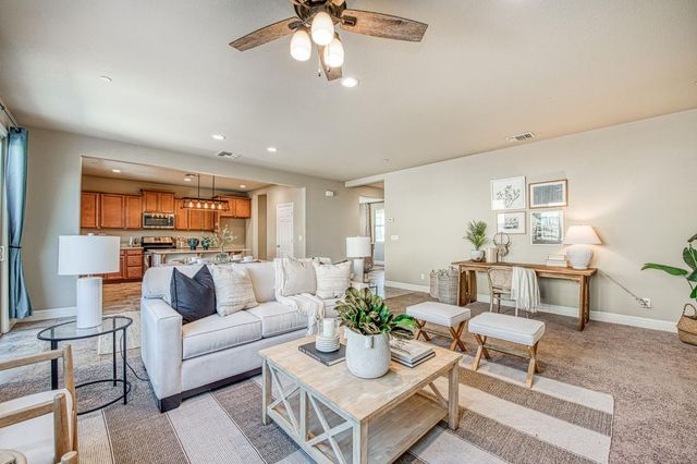 7280 E Berkeley Avenue, Fresno, CA 93737