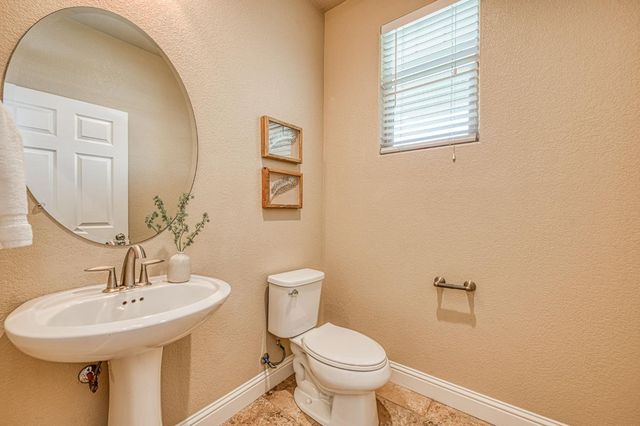 7280 E Berkeley Avenue, Fresno, CA 93737