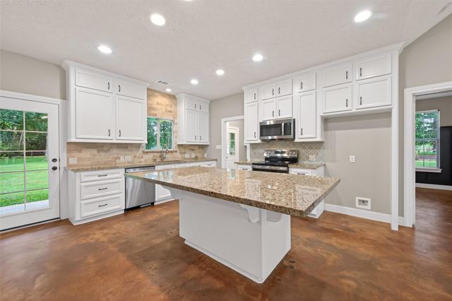 8626 Shadow Lane, Magnolia, TX 77354