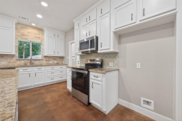 8626 Shadow Lane, Magnolia, TX 77354