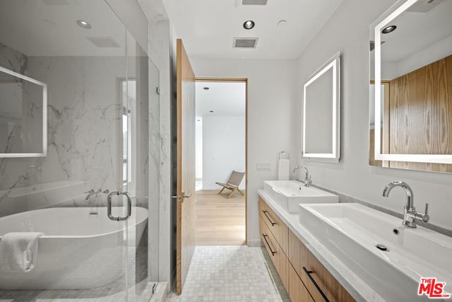 212 Bay Street 103, Santa Monica, CA 90405