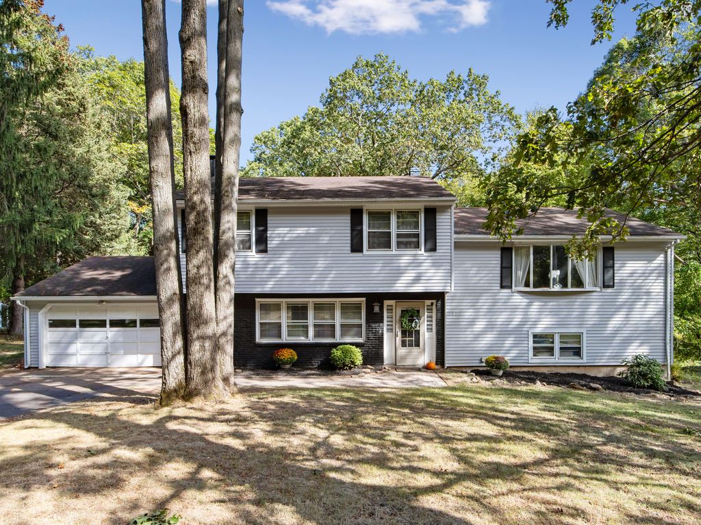 141 Old Coach Highway, Hamden, CT 06518