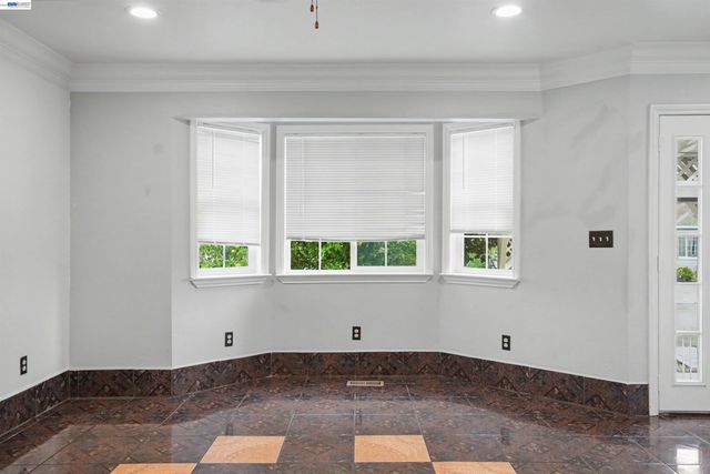 1536 Garvin Ave, Richmond, CA 94801