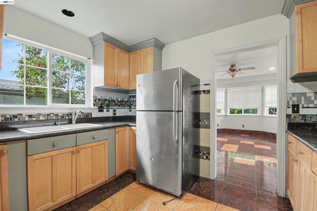 1536 Garvin Ave, Richmond, CA 94801