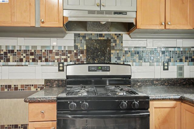 1536 Garvin Ave, Richmond, CA 94801
