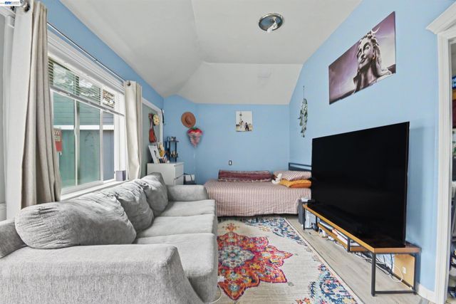 1536 Garvin Ave, Richmond, CA 94801