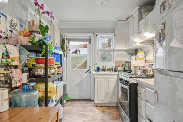 1536 Garvin Ave, Richmond, CA 94801