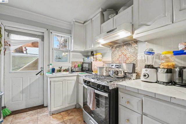 1536 Garvin Ave, Richmond, CA 94801