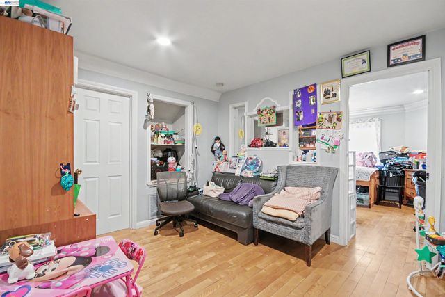 1536 Garvin Ave, Richmond, CA 94801