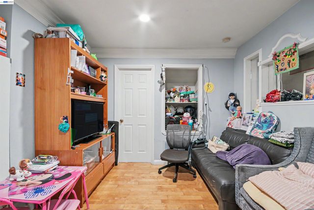 1536 Garvin Ave, Richmond, CA 94801