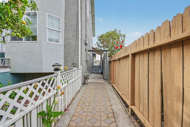 1536 Garvin Ave, Richmond, CA 94801
