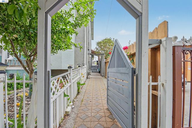1536 Garvin Ave, Richmond, CA 94801