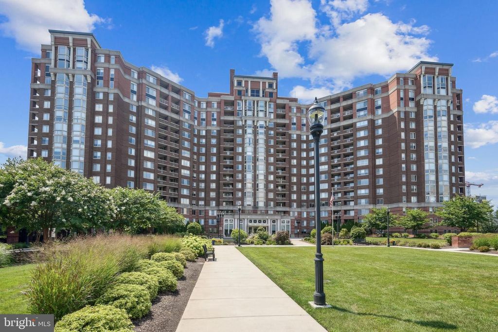 Image 1 of property listing at 5809 NICHOLSON LN #1001, Rockville, MD 20852