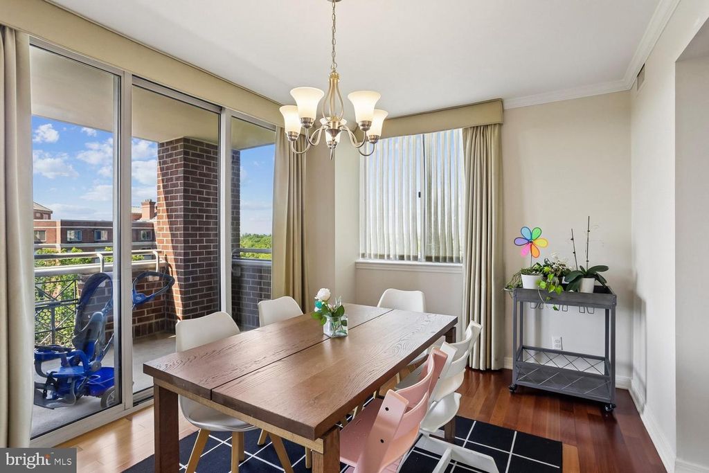 Image 10 of property listing at 5809 NICHOLSON LN #1001, Rockville, MD 20852