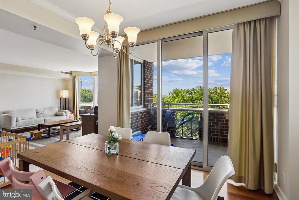 Image 11 of property listing at 5809 NICHOLSON LN #1001, Rockville, MD 20852