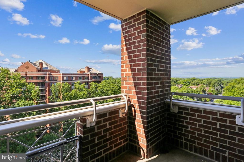 Image 12 of property listing at 5809 NICHOLSON LN #1001, Rockville, MD 20852