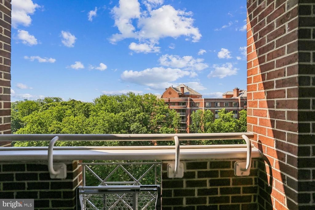 Image 13 of property listing at 5809 NICHOLSON LN #1001, Rockville, MD 20852