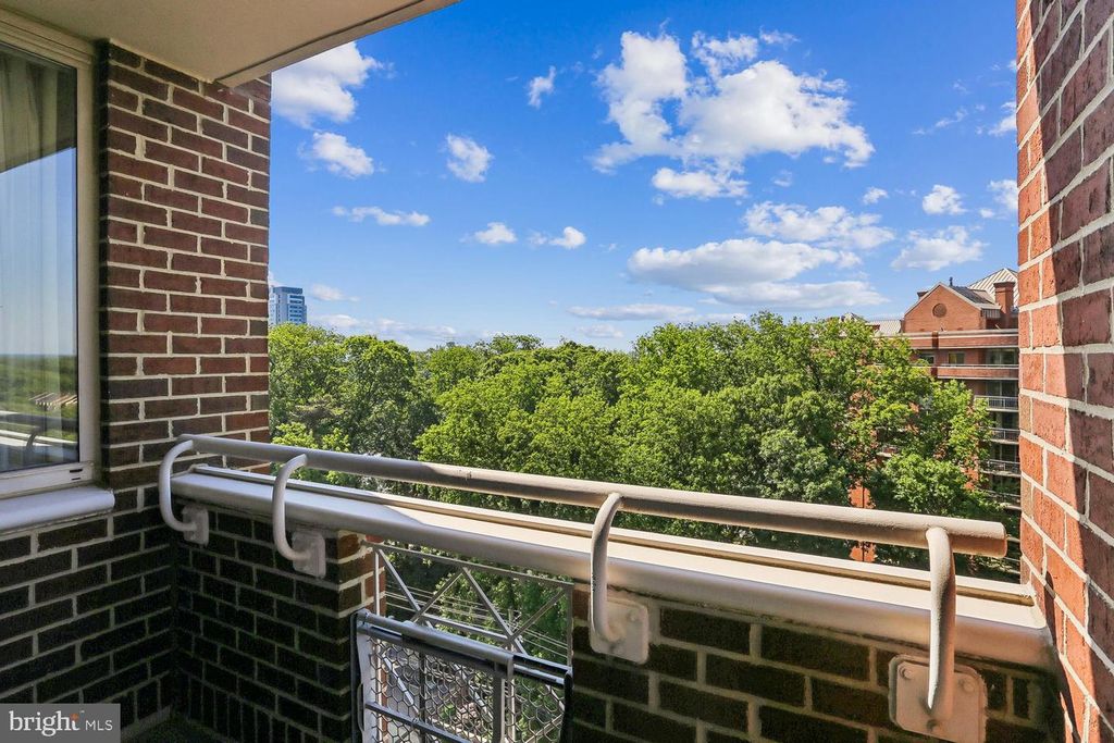 Image 14 of property listing at 5809 NICHOLSON LN #1001, Rockville, MD 20852