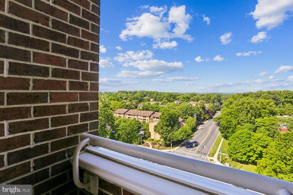Image 15 of property listing at 5809 NICHOLSON LN #1001, Rockville, MD 20852