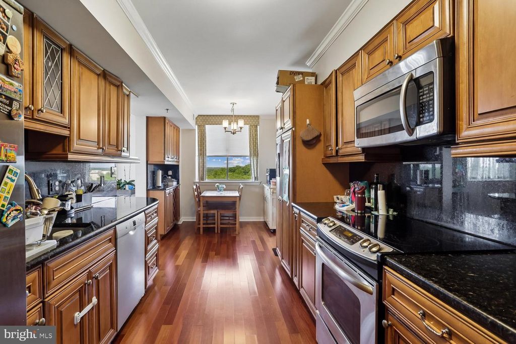 Image 16 of property listing at 5809 NICHOLSON LN #1001, Rockville, MD 20852