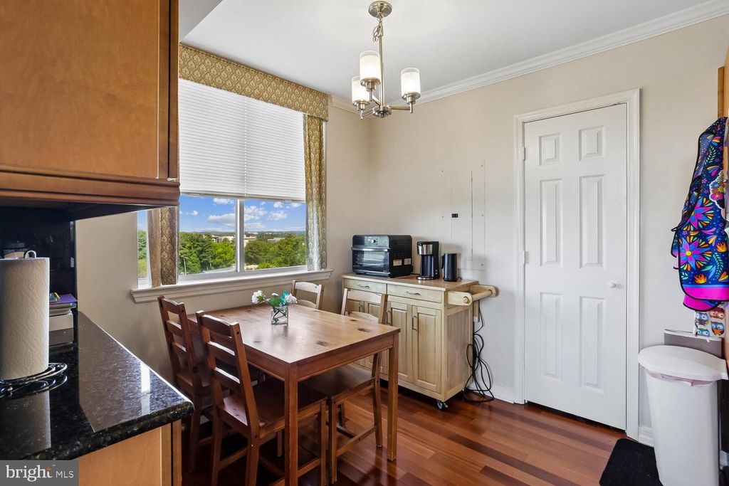 Image 19 of property listing at 5809 NICHOLSON LN #1001, Rockville, MD 20852