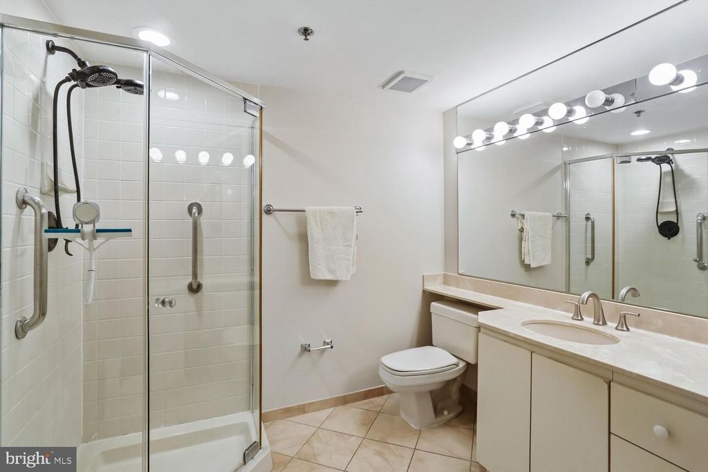 Image 24 of property listing at 5809 NICHOLSON LN #1001, Rockville, MD 20852