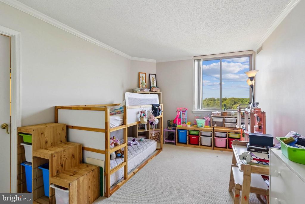 Image 25 of property listing at 5809 NICHOLSON LN #1001, Rockville, MD 20852