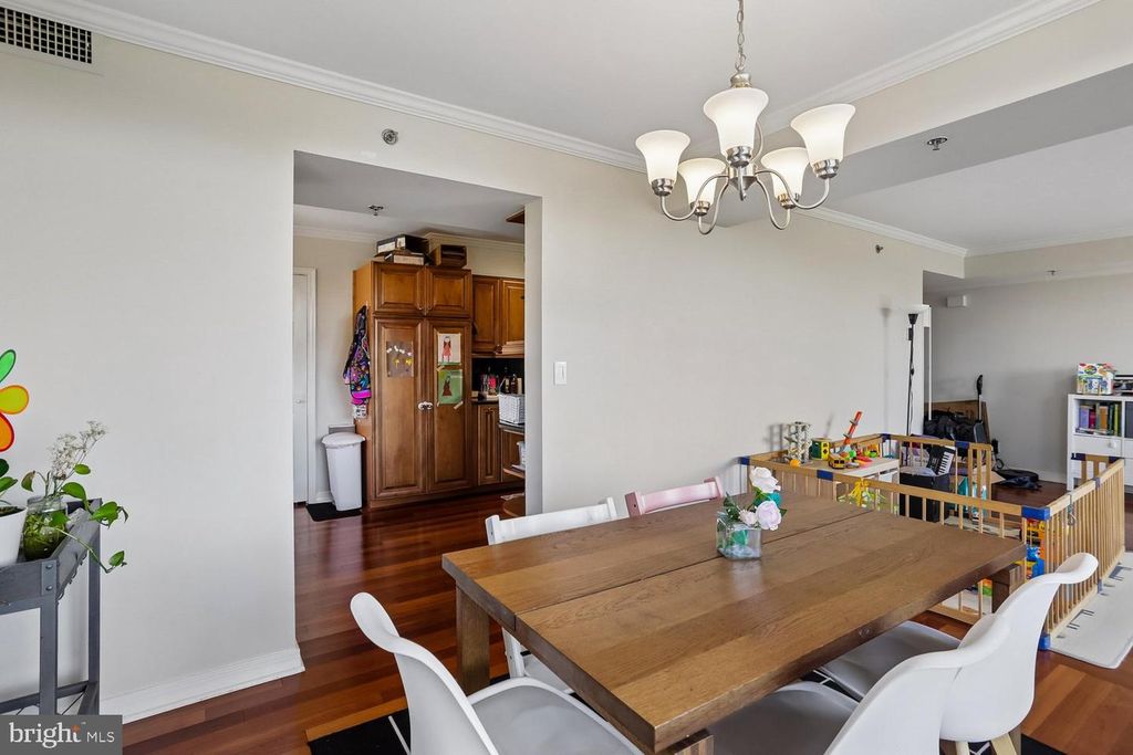 Image 27 of property listing at 5809 NICHOLSON LN #1001, Rockville, MD 20852