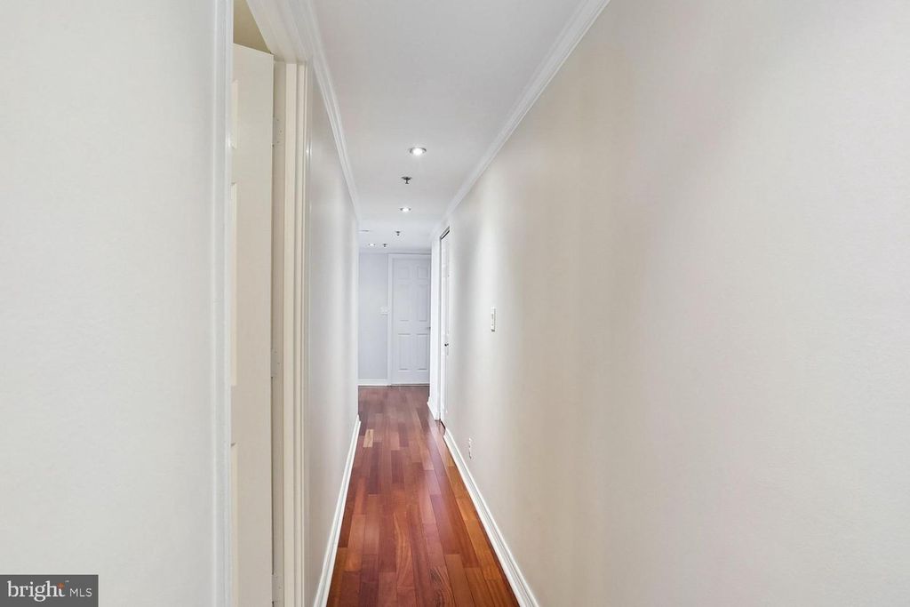 Image 28 of property listing at 5809 NICHOLSON LN #1001, Rockville, MD 20852