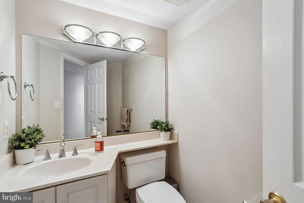 Image 29 of property listing at 5809 NICHOLSON LN #1001, Rockville, MD 20852
