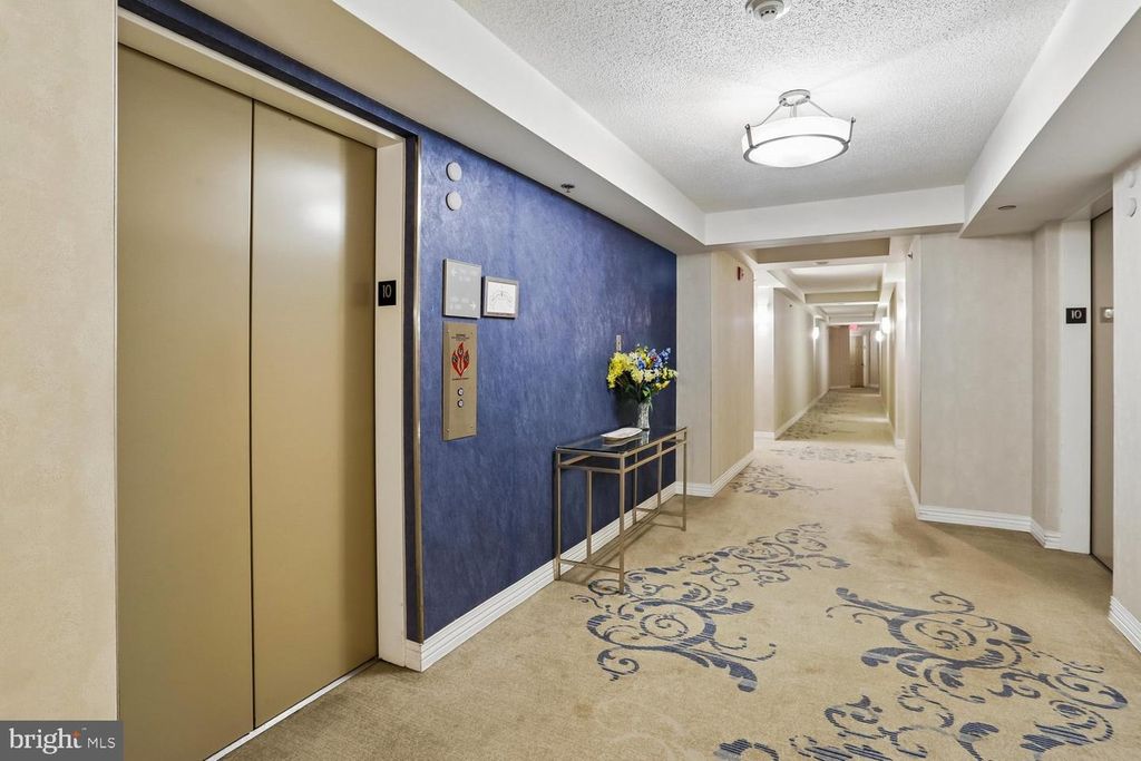 Image 30 of property listing at 5809 NICHOLSON LN #1001, Rockville, MD 20852