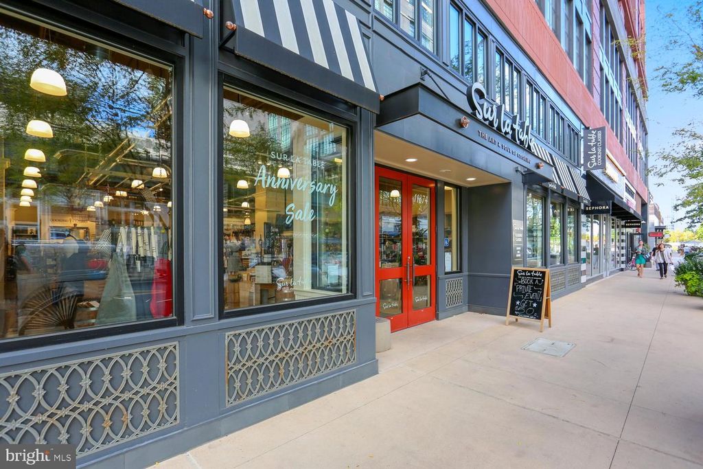 Image 40 of property listing at 5809 NICHOLSON LN #1001, Rockville, MD 20852