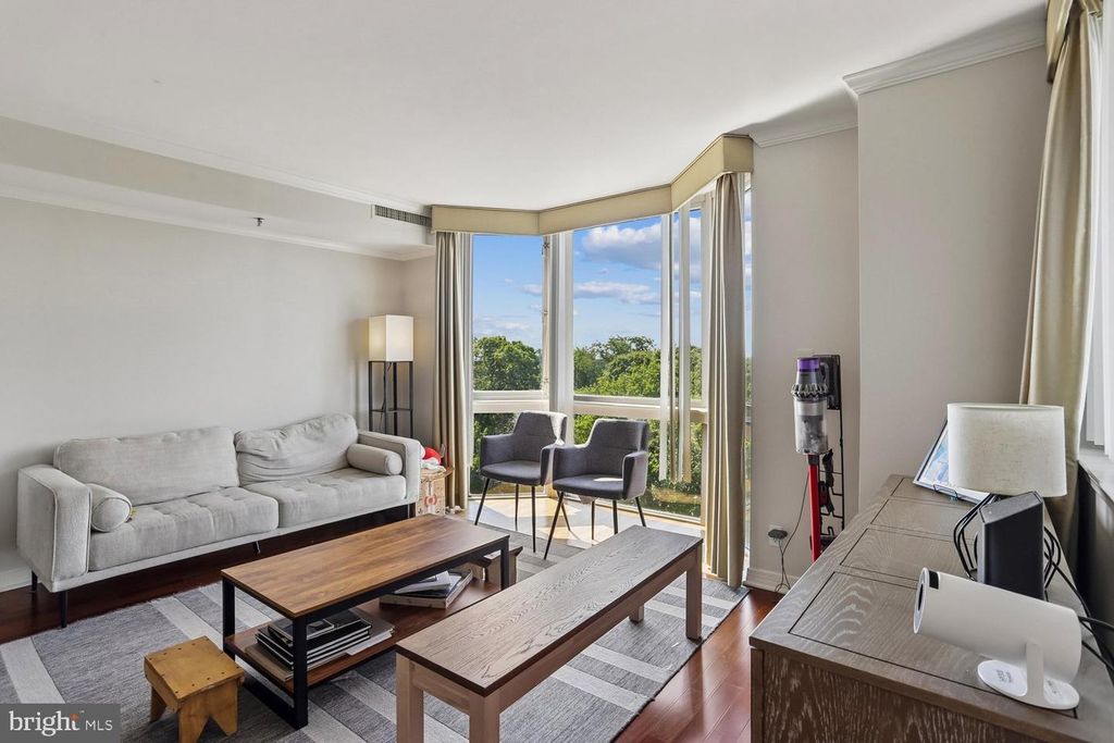 Image 6 of property listing at 5809 NICHOLSON LN #1001, Rockville, MD 20852