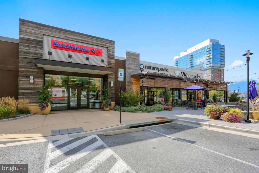 Image 49 of property listing at 5809 NICHOLSON LN #1001, Rockville, MD 20852