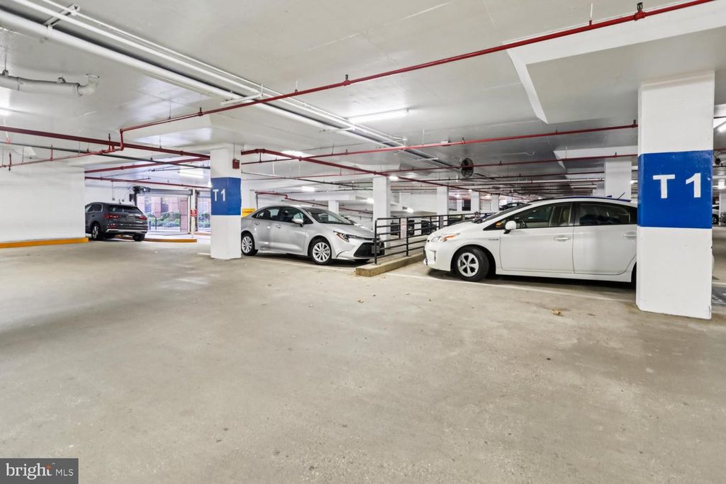 Image 50 of property listing at 5809 NICHOLSON LN #1001, Rockville, MD 20852